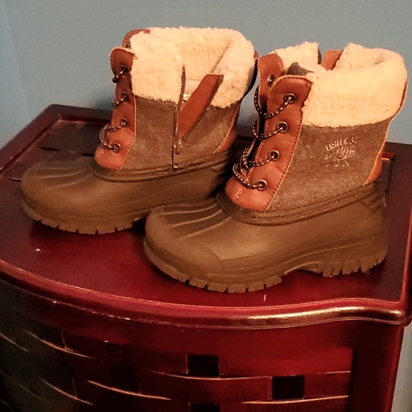 Osh Kosh Boots - Picture 1 of 1